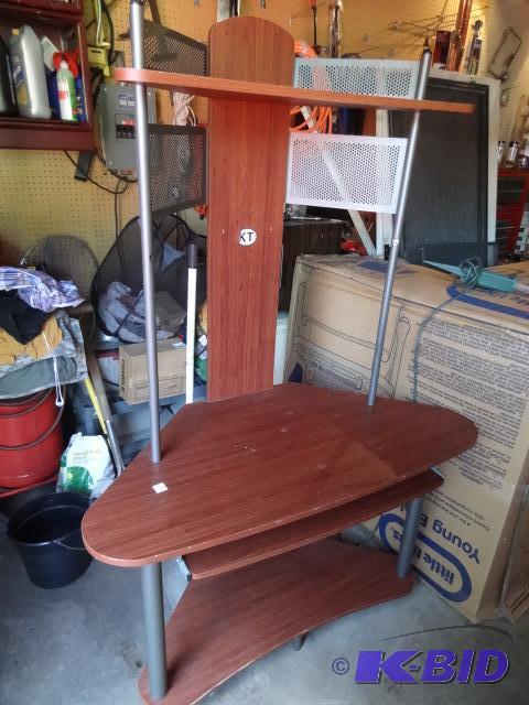 lot 8 image: Laminate Computer Desk with Pull Out Keyboard...