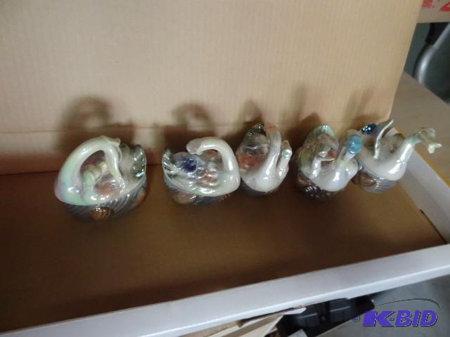 lot 84 image: Porcelain Geese Keep Sake Holders...