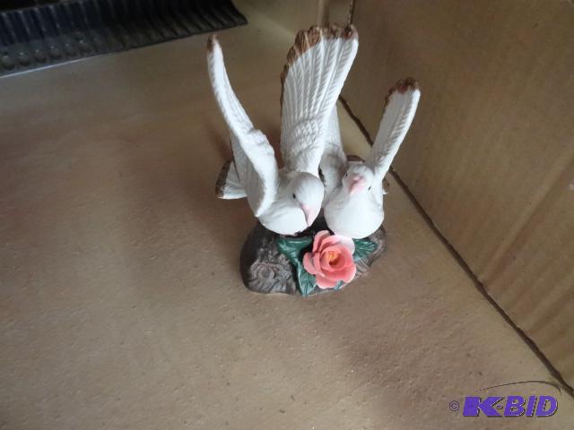 lot 94 image: 11 Dove Figurines...