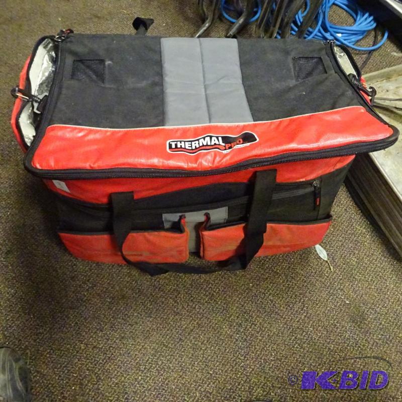 lot 109 image: Insulated food carrying bags. Qty 2...