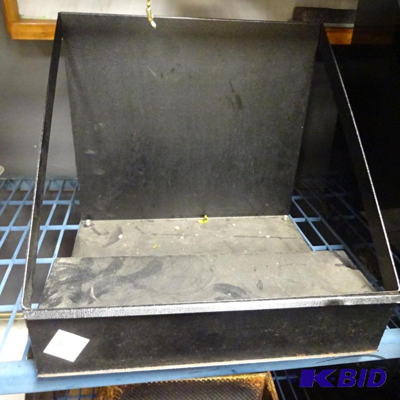lot 123 image: Wall mount display rack...