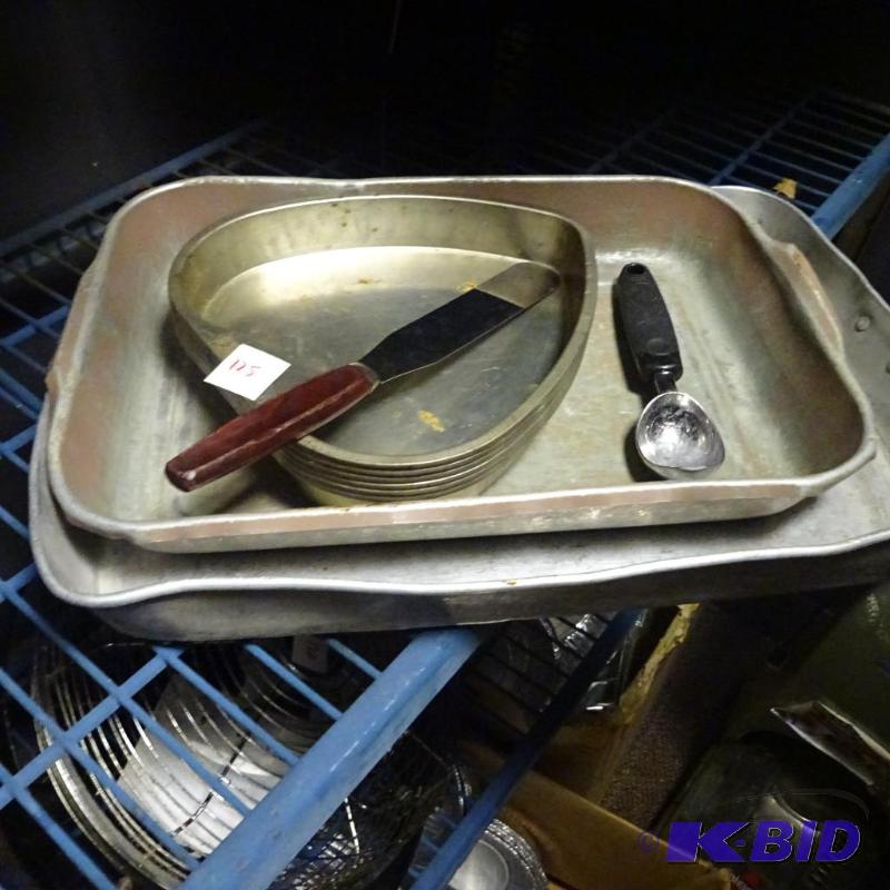 lot 125 image: Hear cake pans. Qty 6. 2 aluminum pans...