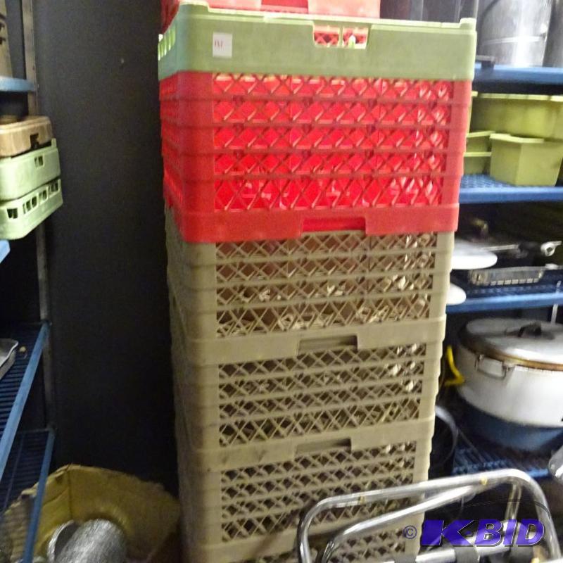 lot 131 image: 8 dishwasher racks....