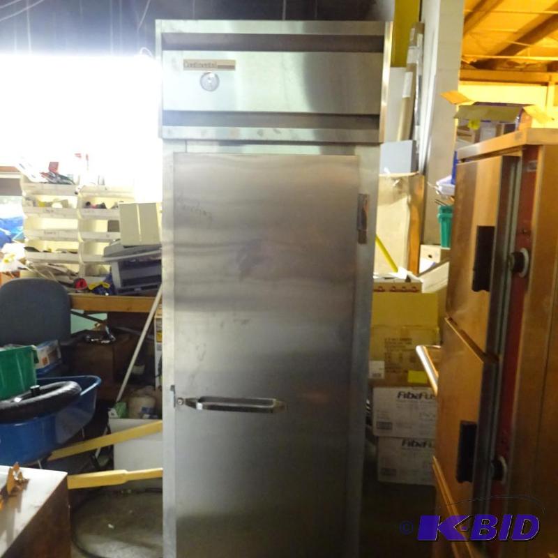 lot 17 image: Continental refrigerator on wheels. Model 1R....