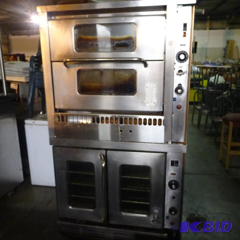 lot 20 image: Montauge natural gas double oven. Convection....