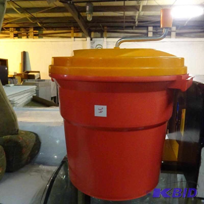lot 34 image: Salad spinner. Not the correct top...