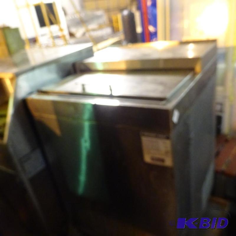 lot 41 image: Perlick model 8340UL 115 volt top reach in fr...