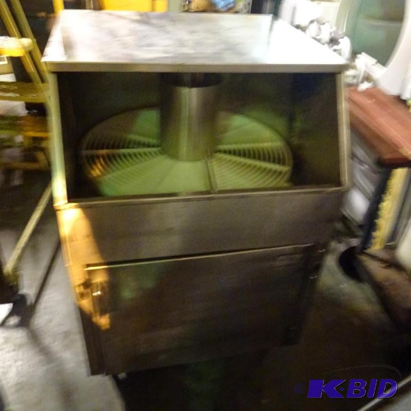 lot 47 image: Ecolab model DFM6 glass washer...