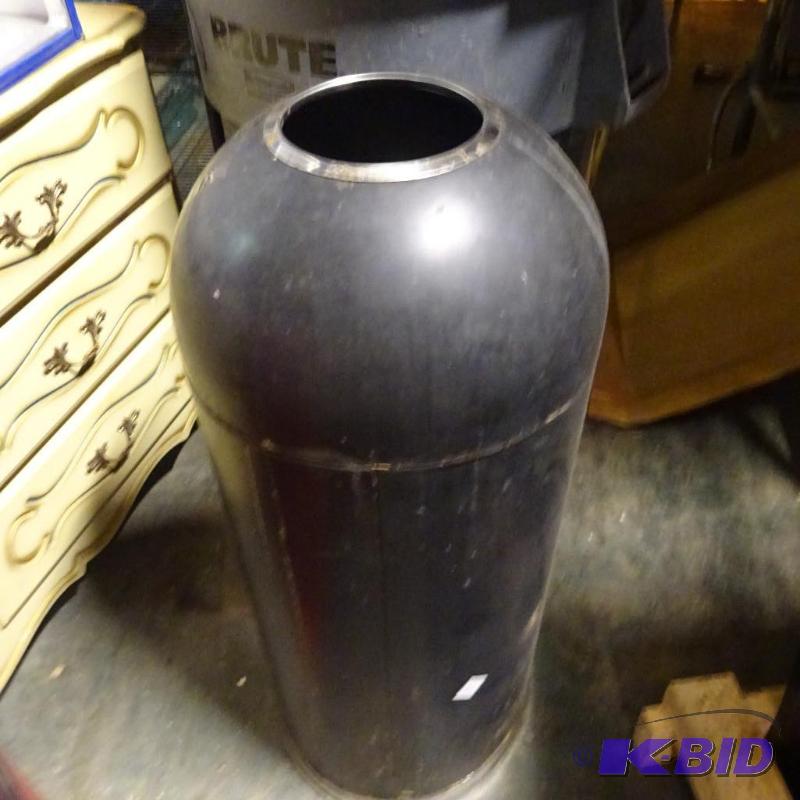 lot 51 image: Metal garbage can with insert....