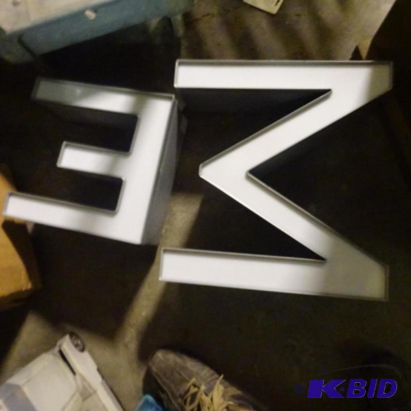 lot 72 image: Letters from a T mobile sign...