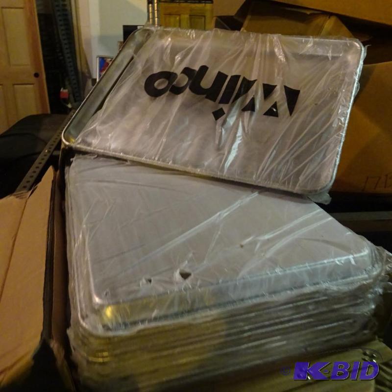 lot 73 image: 13 x 18 aluminum baking sheets....