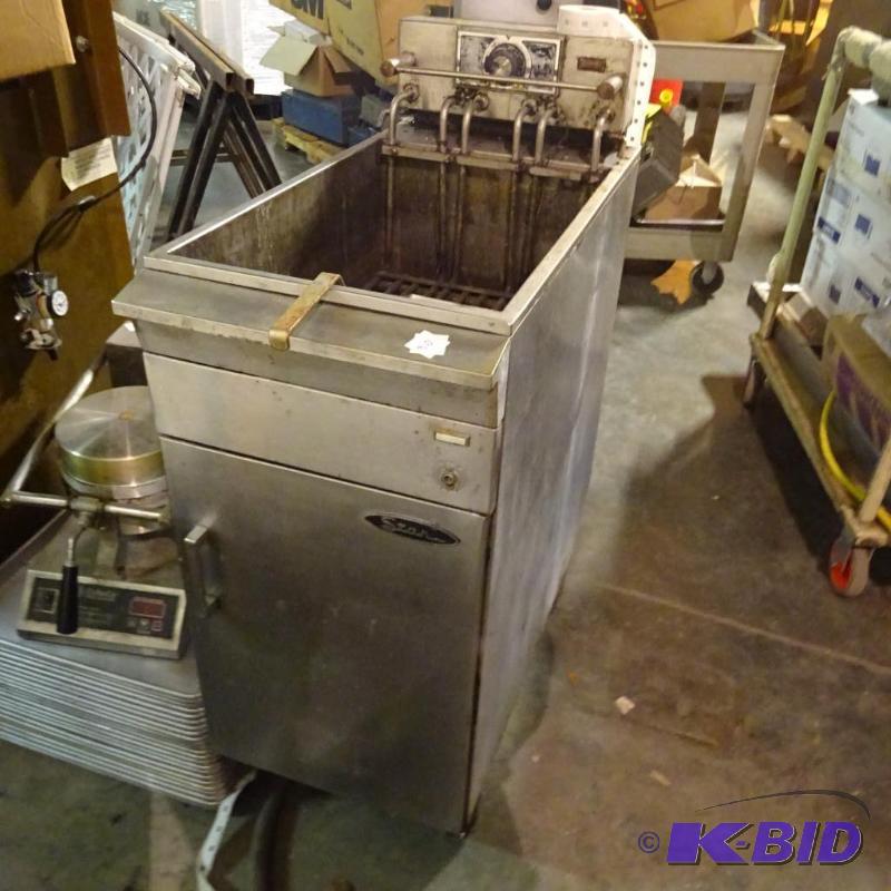 lot 80 image: Star electric deep fryer. 240 volt. NSF...