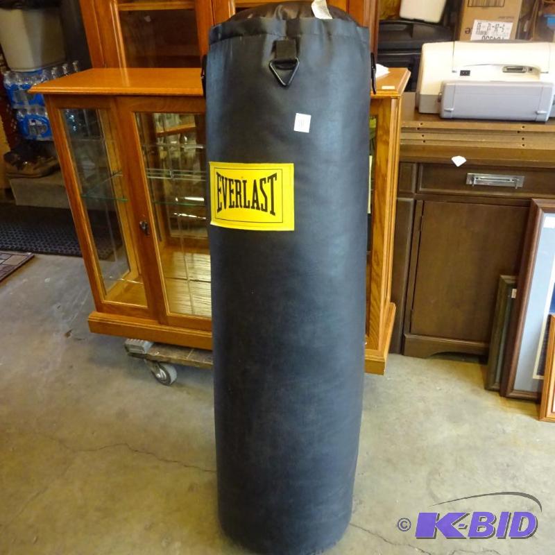 lot 111 image: Everlast Punching bag...