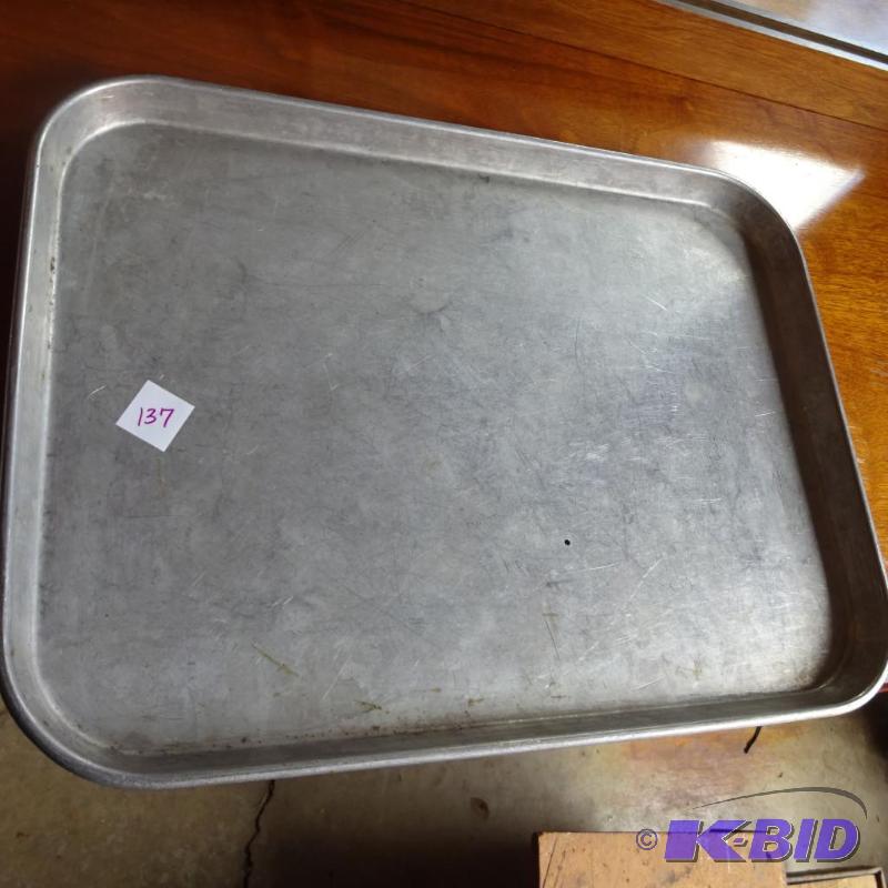 lot 137 image: Aluminum baking pan 16x21...