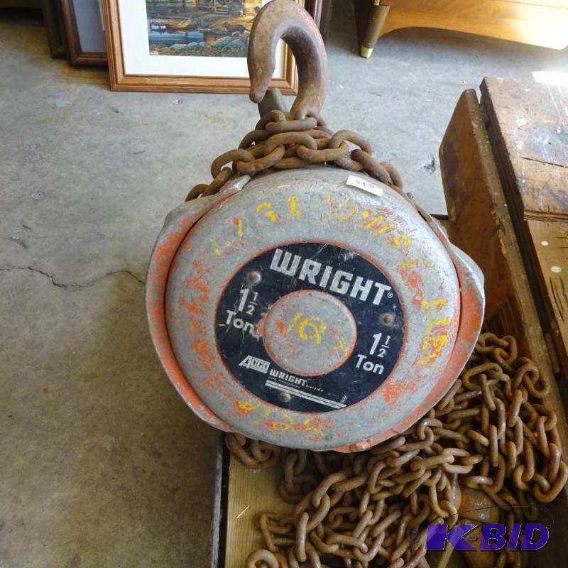 lot 143 image: Weight 1 12 ton chain hoist...