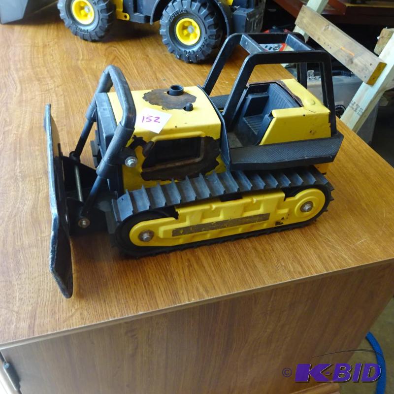 lot 152 image: Tonka bulldozer...