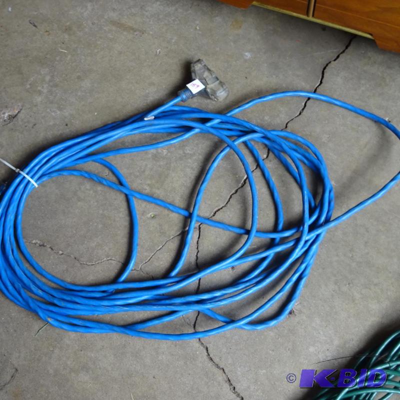 lot 159 image: 25 tri plug extension cord...
