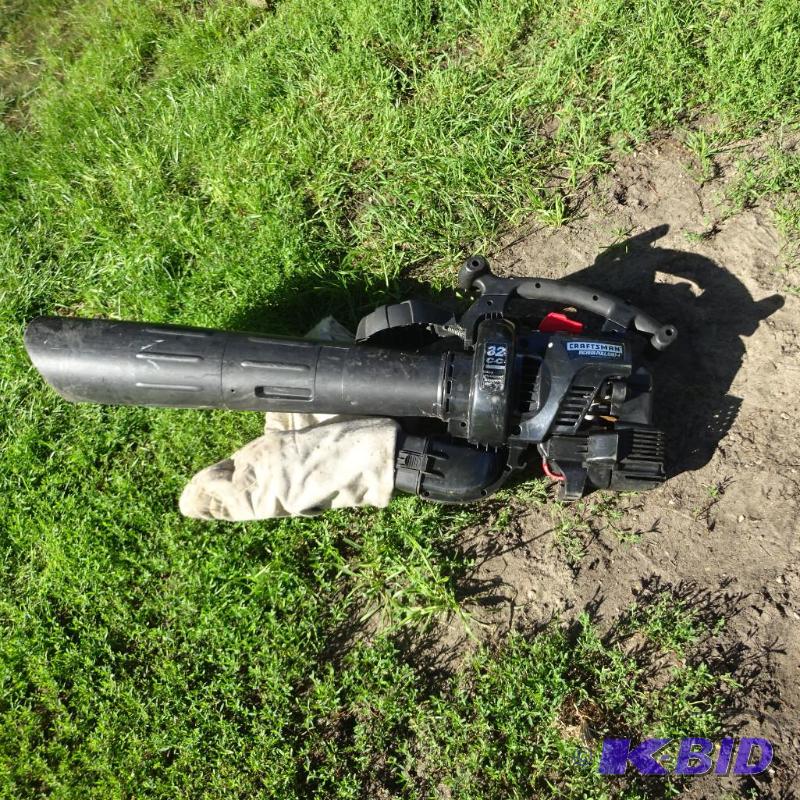 lot 16 image: craftsman 32cc, Gas poweredblwer vac. 2 cycle...