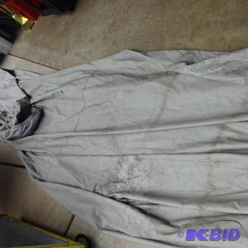 lot 177 image: Boat cover for 18 boat. One small mouse hole...