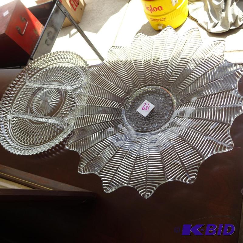 lot 189 image: 2 decorative glass plates...