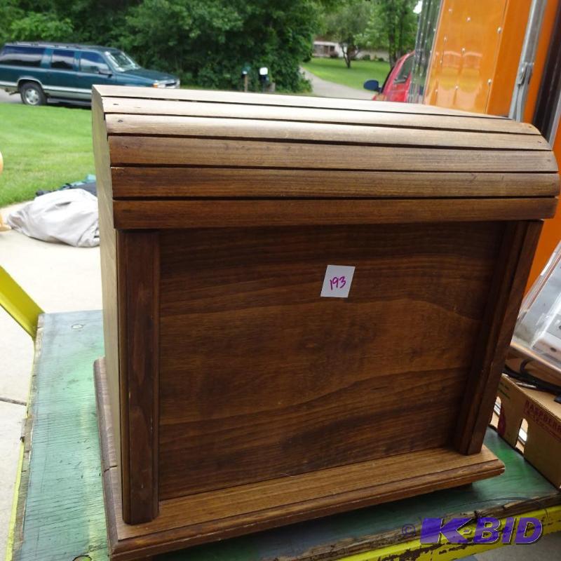 lot 193 image: wood box. Top opens. 16x12x17...