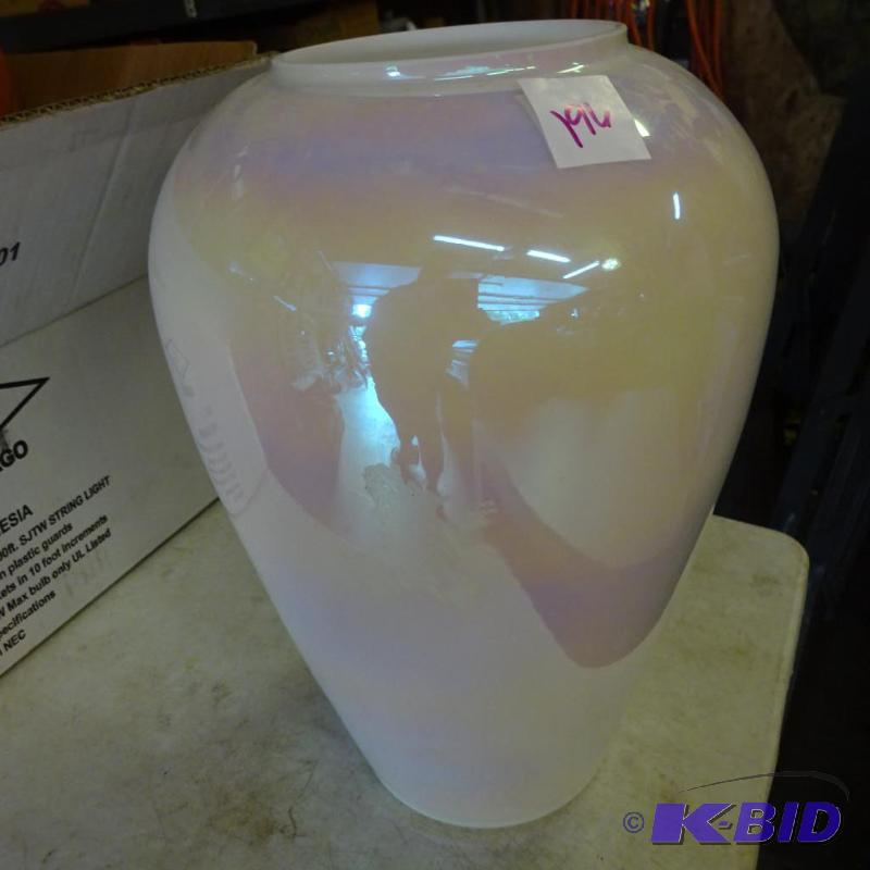 lot 196 image: Glass vase...