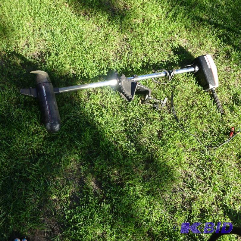 lot 20 image: Minn Kota 12 volt trolling motor. Parts only....