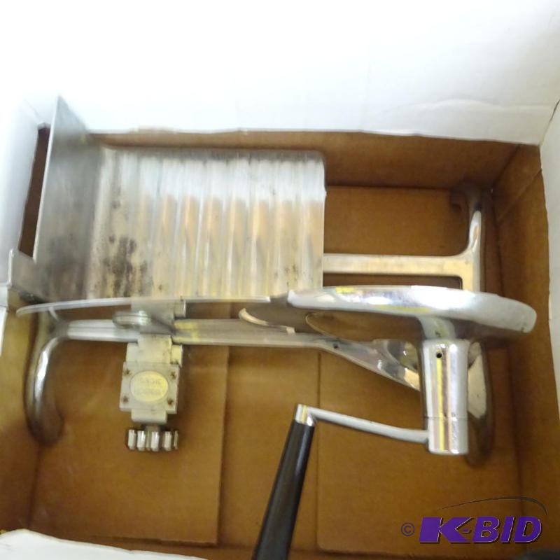 lot 210 image: magic hostess. Hand meat. Slicer....