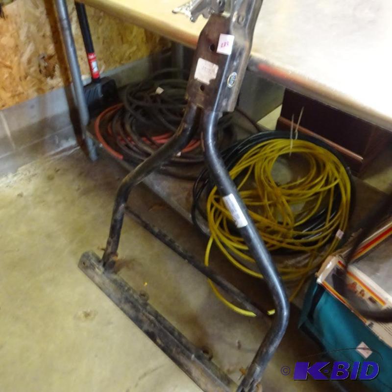 lot 222 image: tow bar hitch. 2" ball...