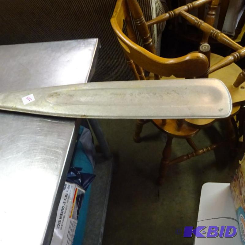 lot 225 image: Aluminum Oar...
