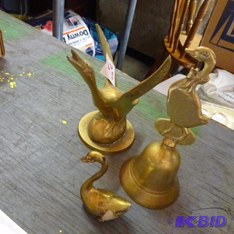 lot 252A image: Goose bell. 2 brass geese...