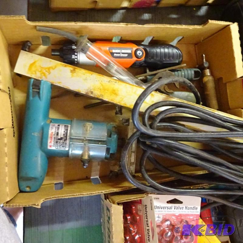 lot 266 image: makita cordless trimmer. Model 3700D No batte...