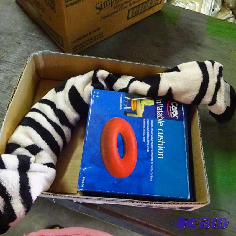 lot 295 image: inflateable cushion, earth theraputics neck t...