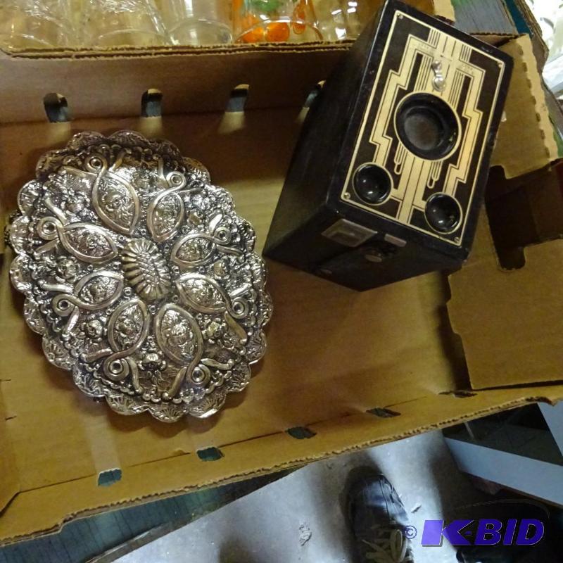 lot 312 image: six- 16 brownie camera. Vintage decorative wa...