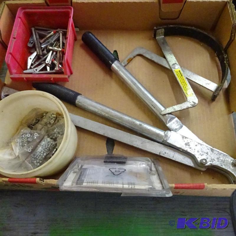 lot 321 image: Battery carrier. Misc hardware. Ryobi rapid s...