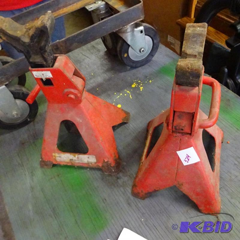 lot 324 image: 2 jack stands...