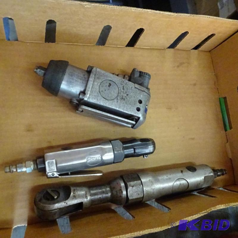 lot 332 image: 14 air ratchet. 38 air ratchet. 38 butterf...