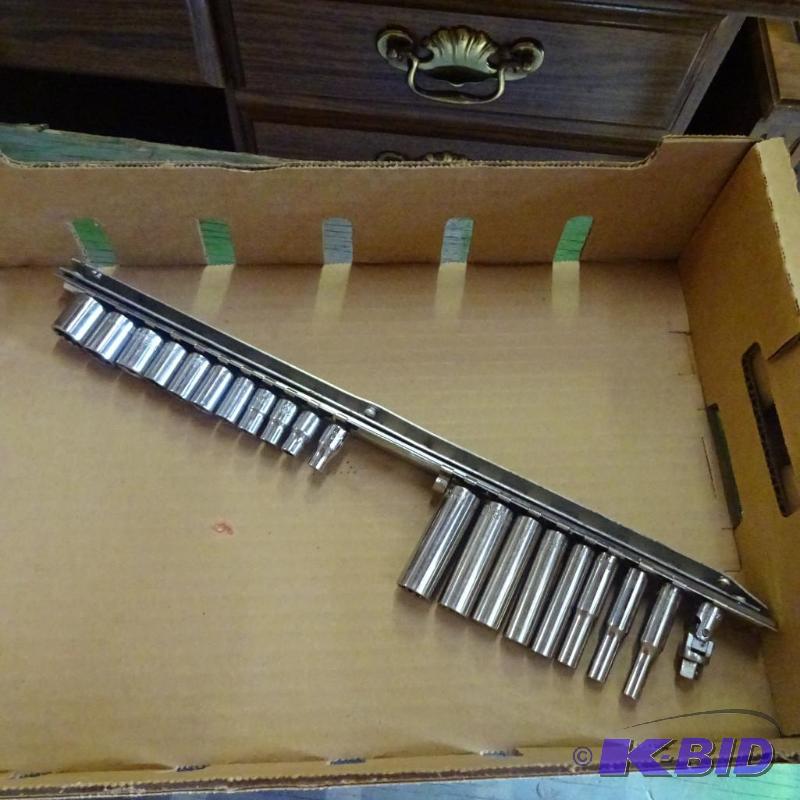 lot 337 image: misc craftsman 14 sockets...