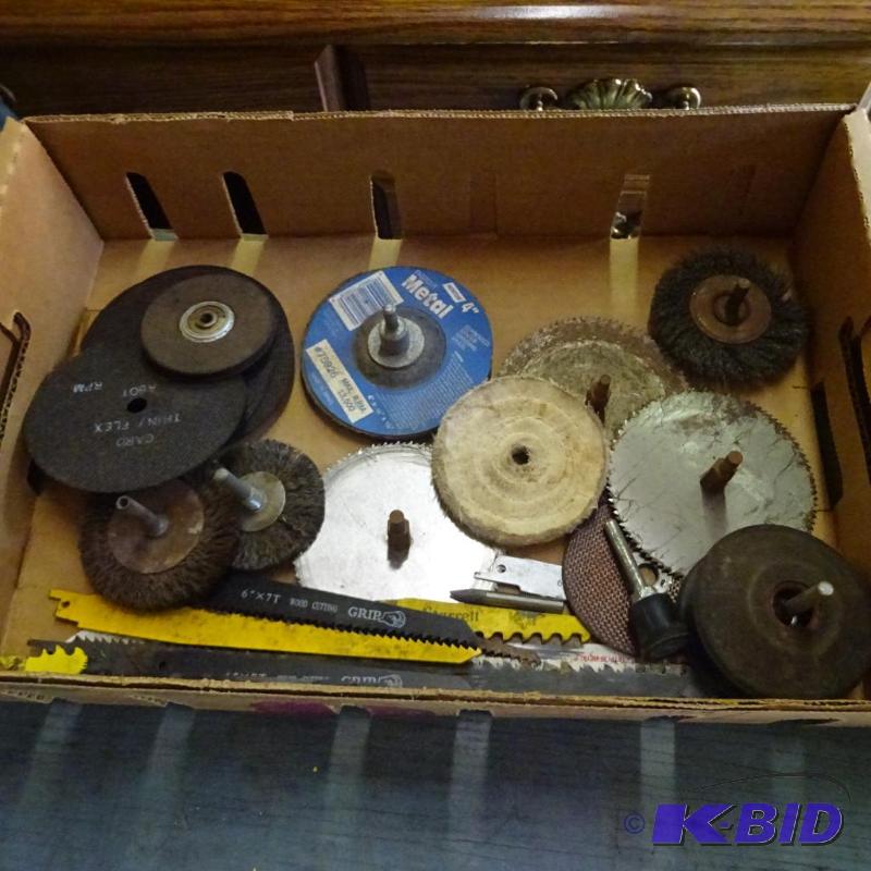 lot 353 image: misc saw blades and grinding wheels...
