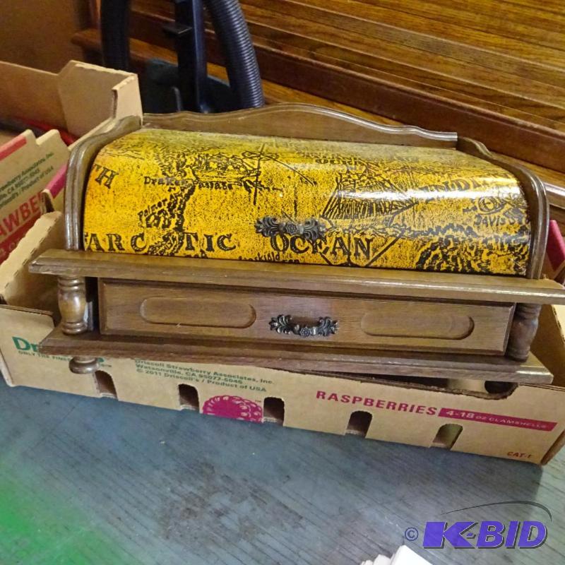 lot 355 image: vintage jewlery box...