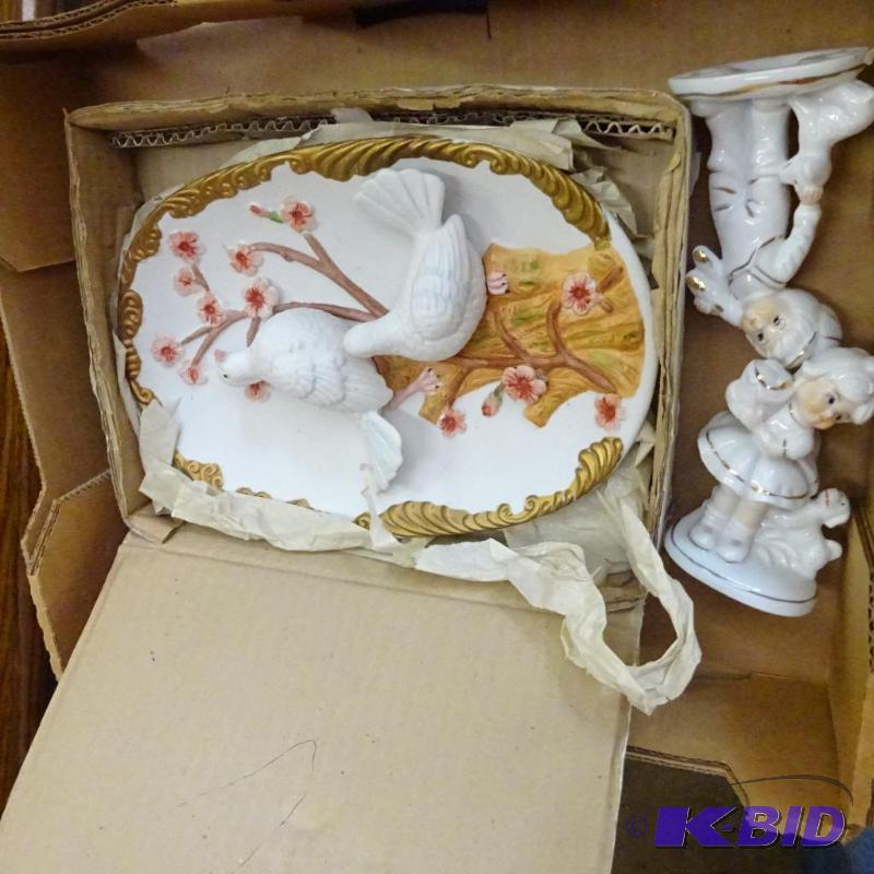 lot 367 image: 2 figuriensand a decorative dove plate...