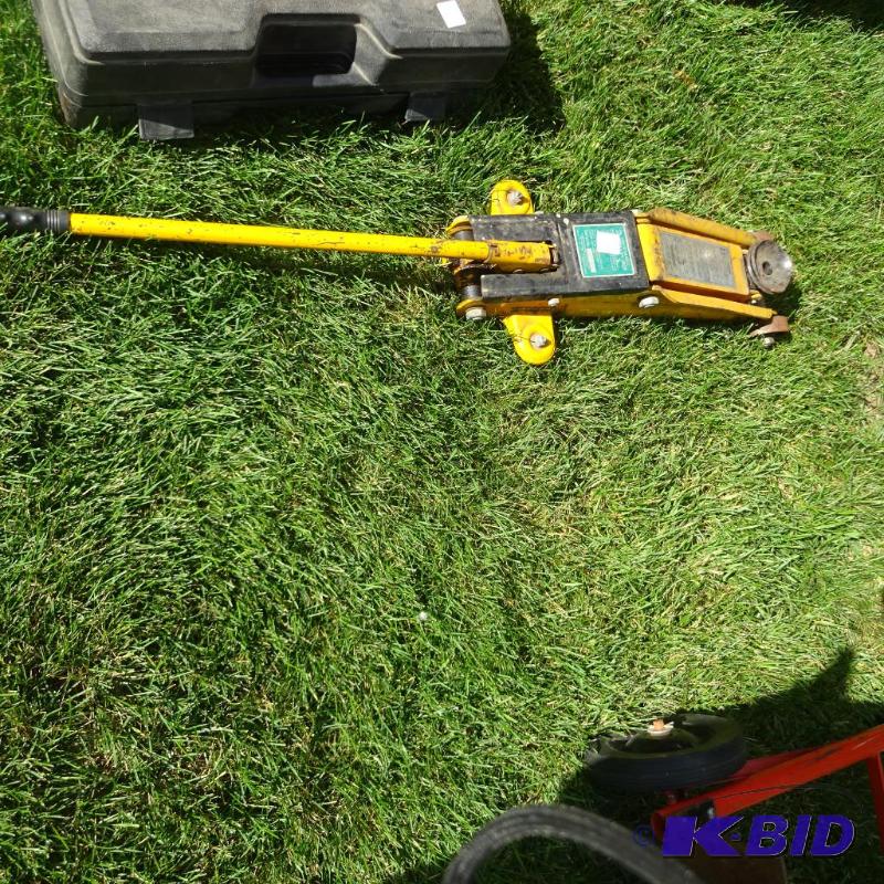 lot 39 image: 2 ton Hydraulic trolley jack. Does not raise...