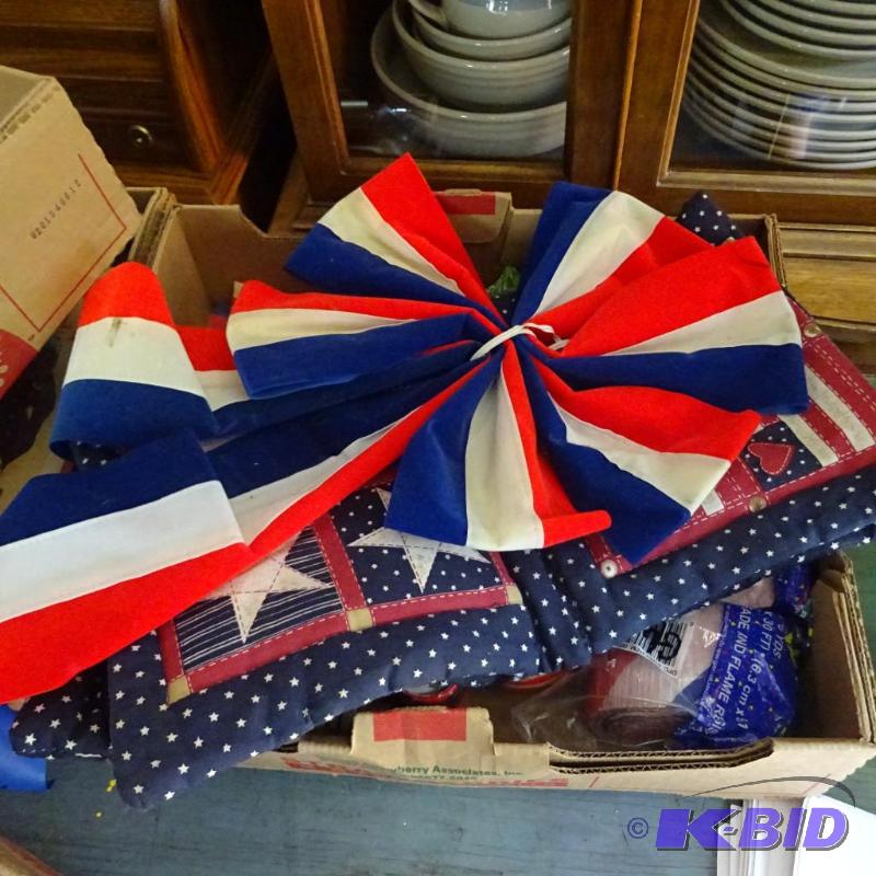 lot 402 image: 4th of July dcor...
