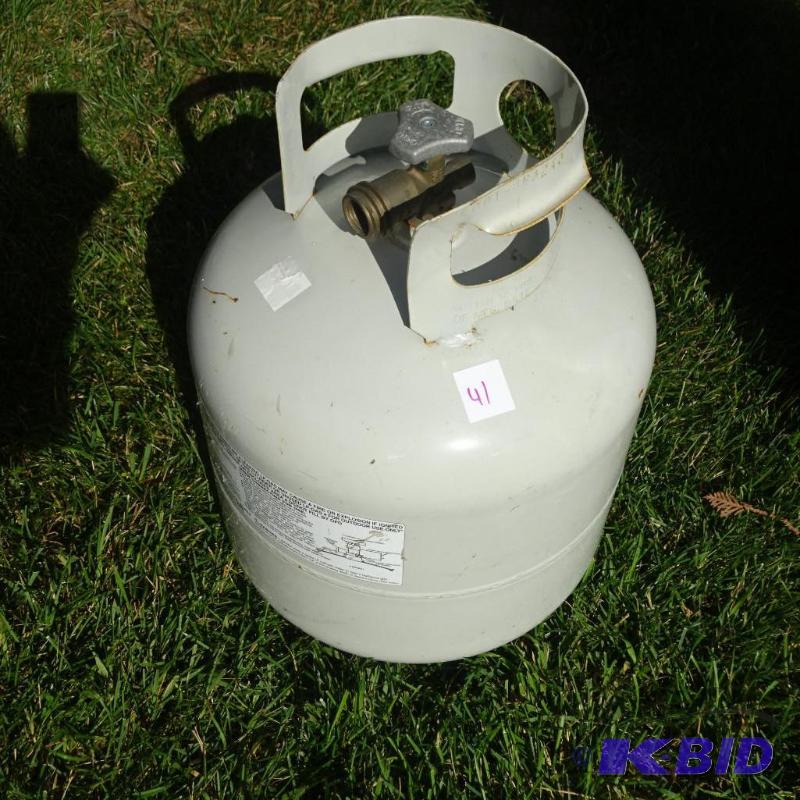 lot 41 image: New style 20lb LP tank...