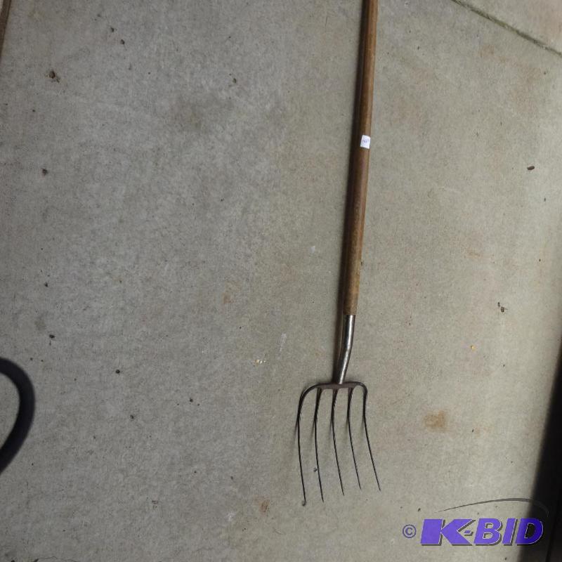 lot 423 image: hay fork...