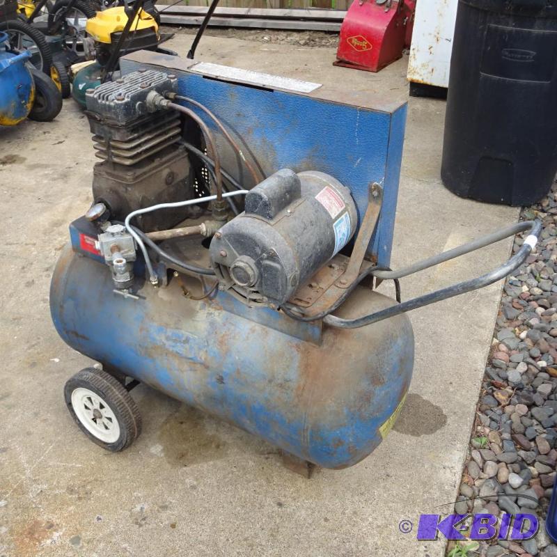 lot 45 image: 22 Gal. air compressor. 110 Volt. Missing shu...