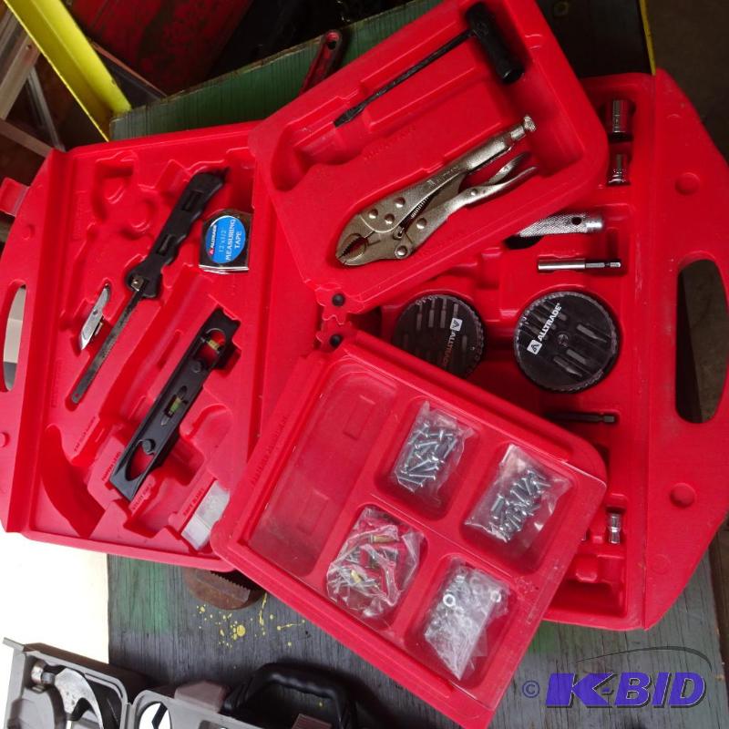 lot 461 image: altrade tool kit. Missing a hammer...