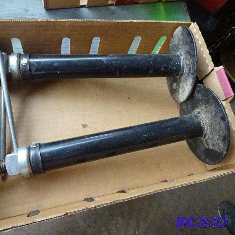 lot 465 image: 2 RV or camperlevelers...