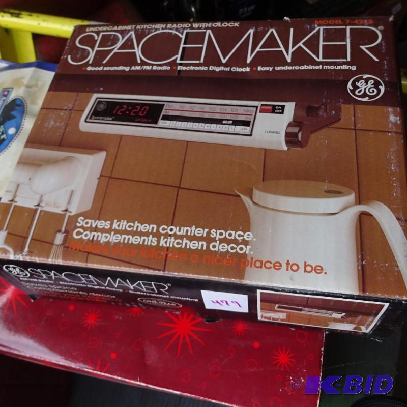 lot 479 image: GE spacemaker under counter mount radio...