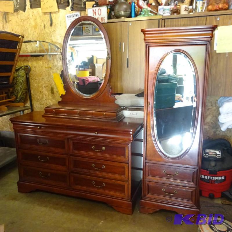 lot 5 image: 2 piece bedroom set, Lexington Brand. Wood 8 ...